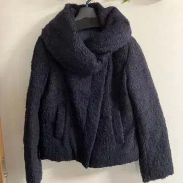 빅 옷깃의 다크 네이비 보아 자켓