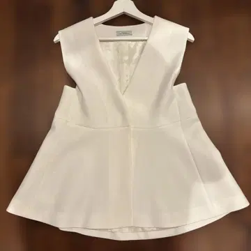 유나이티드 애로우즈 그린 라벨 릴랙싱 화이트 V넥 베스트