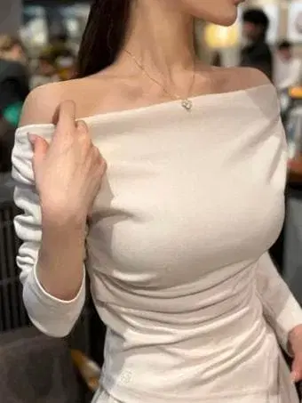 QUNG 여성 언밸런스 드레이프 개더 T 페일 아이보리