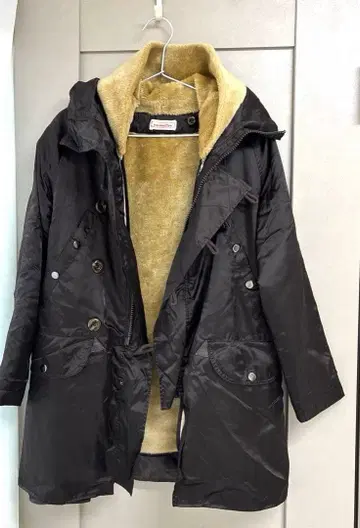 mao made naive water 모즈 코트 퍼 안감 부착