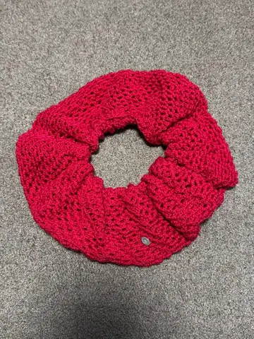 Draw Drawers 빨간색 스크런치 로고 포함