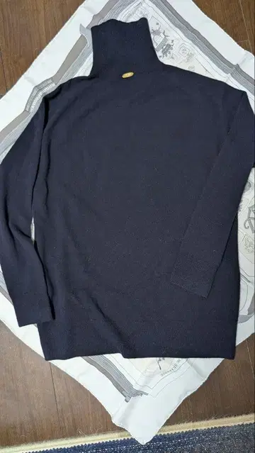 두지엠 클라세 니트 네이비 카프리 터틀