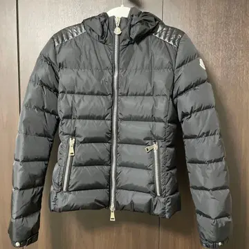 MONCLER 후드 부착 블랙 다운 자켓