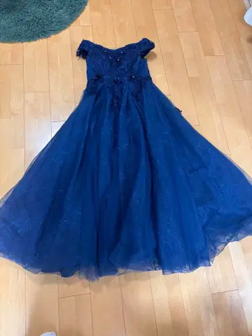 네이비 블루 자수 오프숄더 드레스