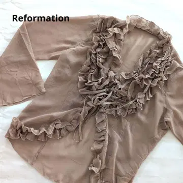 Reformation 프릴 긴팔 블라우스
