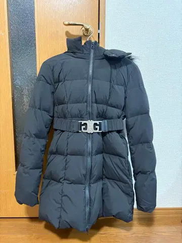 GYDA 벨트 포함 블랙 다운 자켓