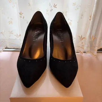 새상품 비쥬 장식 블랙 펌프스