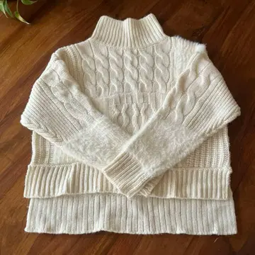 아이보리 케이블 니트 스웨터 긴팔