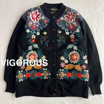 VIGOROUS VINTAGE 입체 꽃무늬 자수 울 니트 가디건