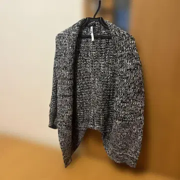 새상품급 투모로우랜드 가디건 볼레로 니트