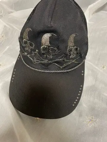 Roen 스컬 자수 블랙 스터드 장식