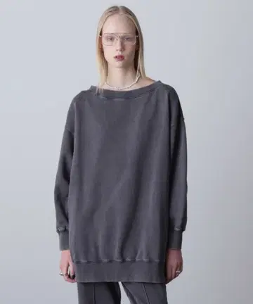 [ 새상품급 ] ROSE BUD 파우더 블리치 맨투맨