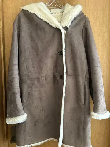 브라운 무스탕 코트 후드 부착