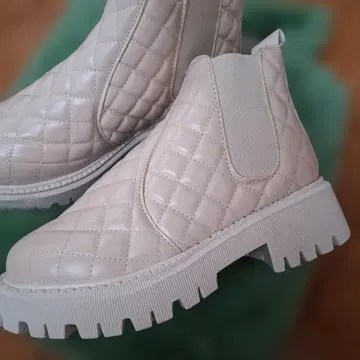 화이트 퀼팅 따뜻한 안쪽 보아 포함 부츠