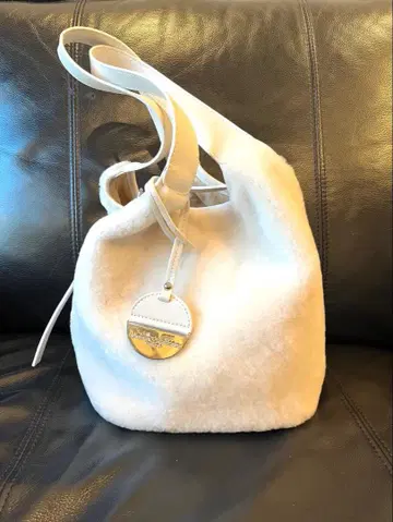 [ 미사용급 ] AURORA PRESTIGE 리얼 무스탕 화이트 핸드백