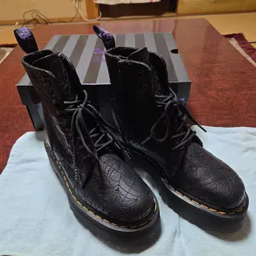 Dr. Martens Wednesday Jadon