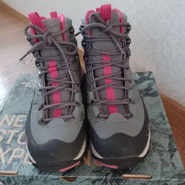 THE NORTH FACE 등산화 그레이/핑크 25.5cm