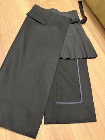 사카이 SACAI 블랙 플리츠 스커트