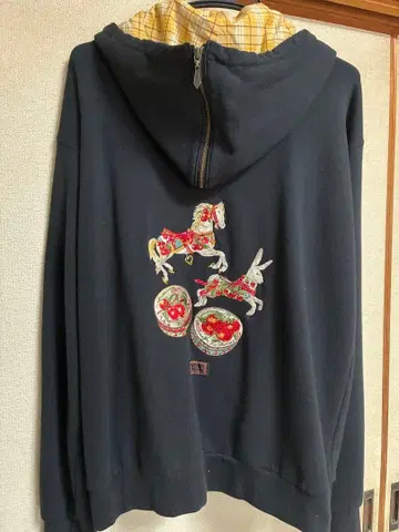 칼 헬무트, 남녀 공용