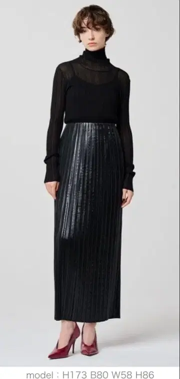 UNCRAVE 앵클레이브 스커트 레더 라이크 새틴 플리츠 스커트