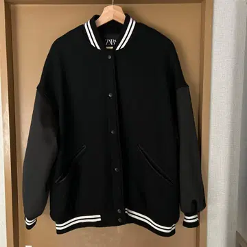 ZARA 블랙 바시티 자켓 S 사이즈