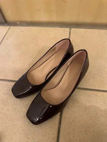 다크 브라운 스퀘어토 펌프스