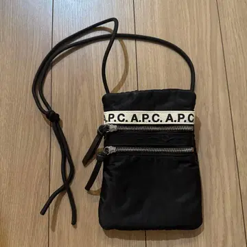 A.P.C. 아페쎄 숄더백 사코슈