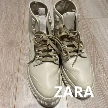 ZARA 크림색 하이컷 부츠 합성 피혁