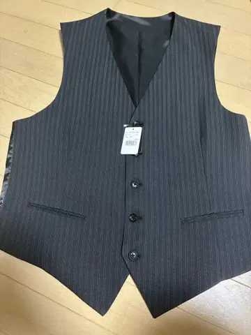 [새상품] 다크 그레이 스트라이프 수트 베스트 AB7