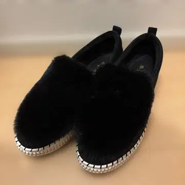 새상품급 다이애나 24.5cm 퍼 플랫슈즈 블랙