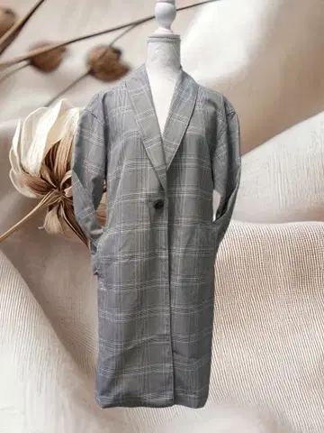 그레이 계열 체크 롱 코트