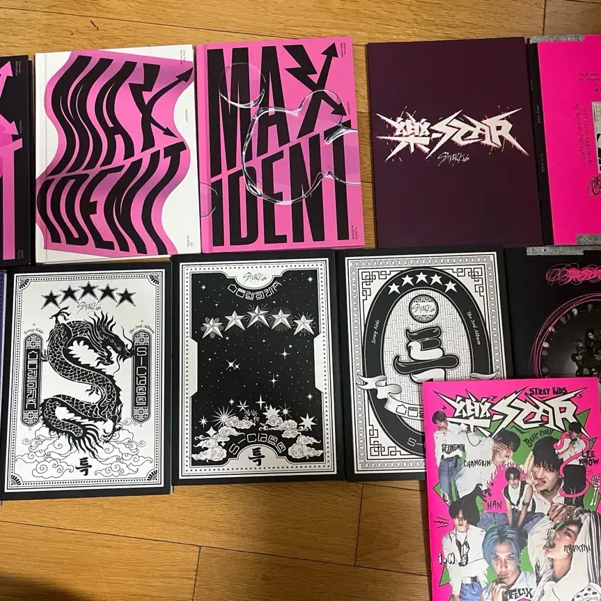 STRAY KIDS | 스트레이키즈 SKZ album Maxident/Oddinary/5-STAR on