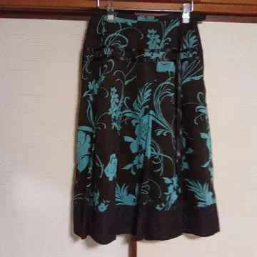 루르드 플레어 스커트 브라운과 파랑 꽃무늬