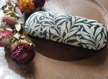 윌리엄 모리스 윌로우 보우 안경 케이스 크리스마스 2025