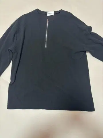 KM studios 블랙 긴팔 상의 지퍼 포함