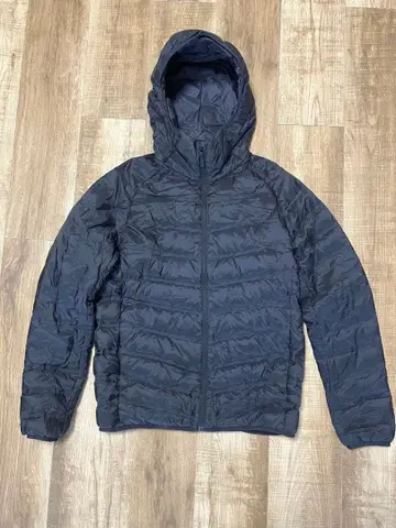 유니클로 울트라 라이트 다운 자켓 다운 자켓 후드 부착 S