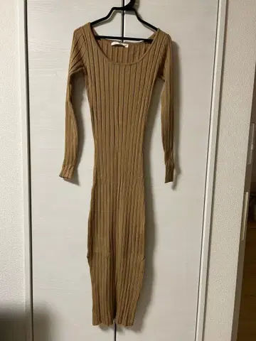 ROYAL PARTY 베이지 리브 니트 원피스