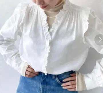 IENA 코튼 슈링크 프릴 블라우스
