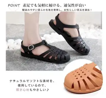 블랙 스트랩 캐주얼 샌들