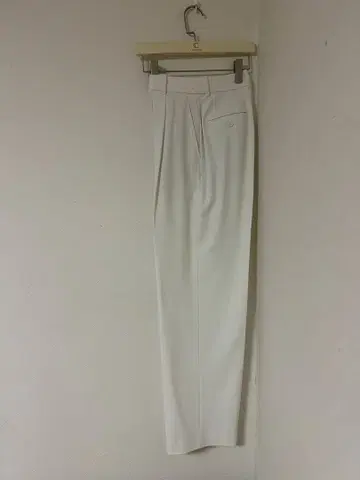 유니클로 와이드 턱 팬츠 화이트 긴 길이