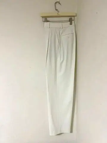 유니클로 와이드 턱 팬츠 화이트 긴 길이