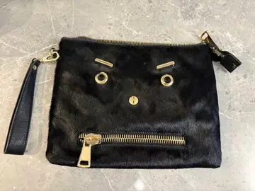 블랙 클러치백 얼굴 디자인