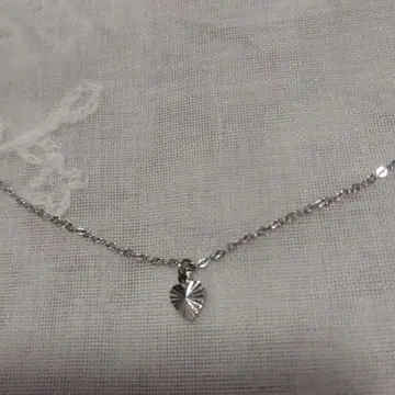 실버 하트형 참 목걸이