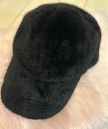 evelyn 퍼 캡 블랙