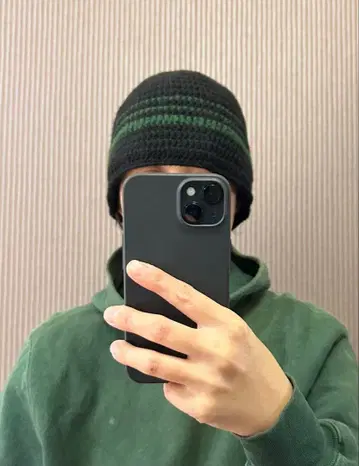 남녀 공용 버킷햇 블랙과 그린 스트라이프 비니 1