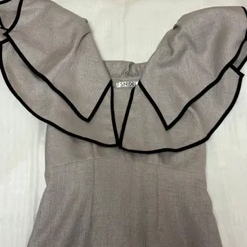 snidel 프릴 칼라 슬리브리스 원피스