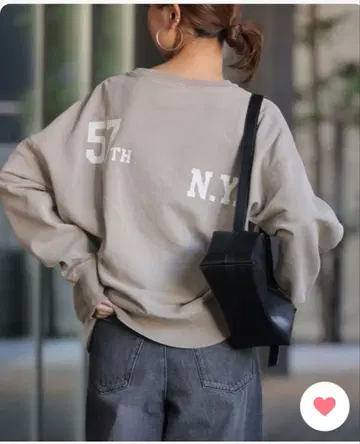 HOLIDAYS COMFORT VINTAGE 가공 로고 맨투맨