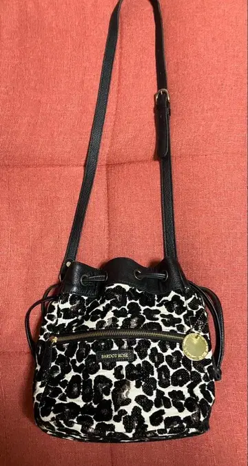 새상품급 BARDOT ROSE(발도 로제) 레오파드 자카드 복조리 숄더