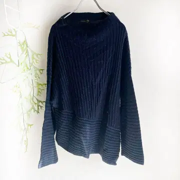 Aga 아르가 스펙클드 비대칭 리브 니트 스웨터