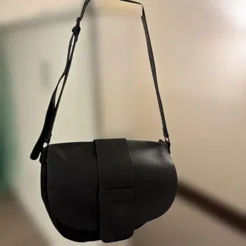 블랙 가죽 숄더백